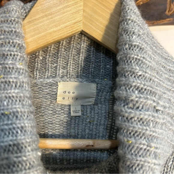 Gray Turtle Neck Sparkly Sweater with Braided Detail on Sleeve size L Dee Elly - Picture 8 of 10